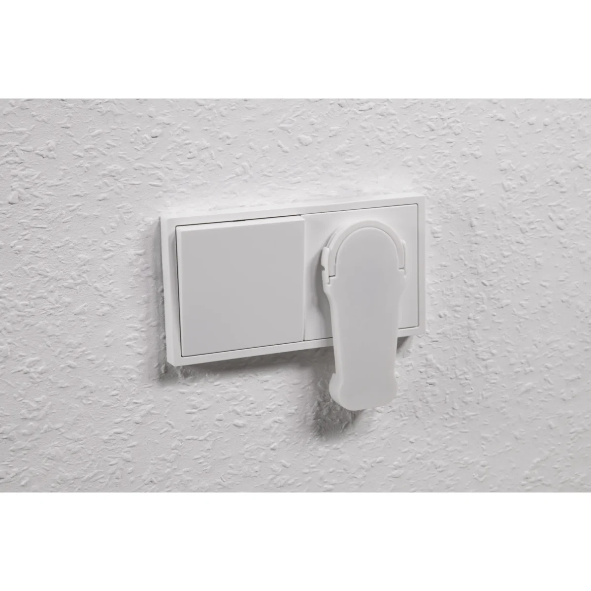 Schutzkontakt-Winkelstecker McPower extra flach, Handgriff, Zugentlastung – Bild 5
