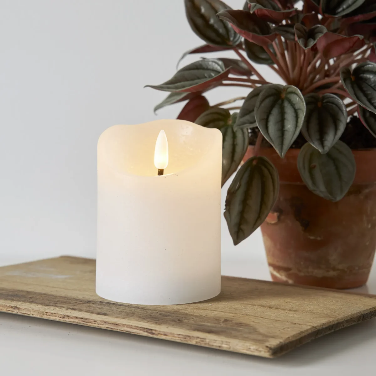 LED Echtwachs-Kerze "Flamme Rustic", weiß, 10x7.5cm, Timer – Bild 2