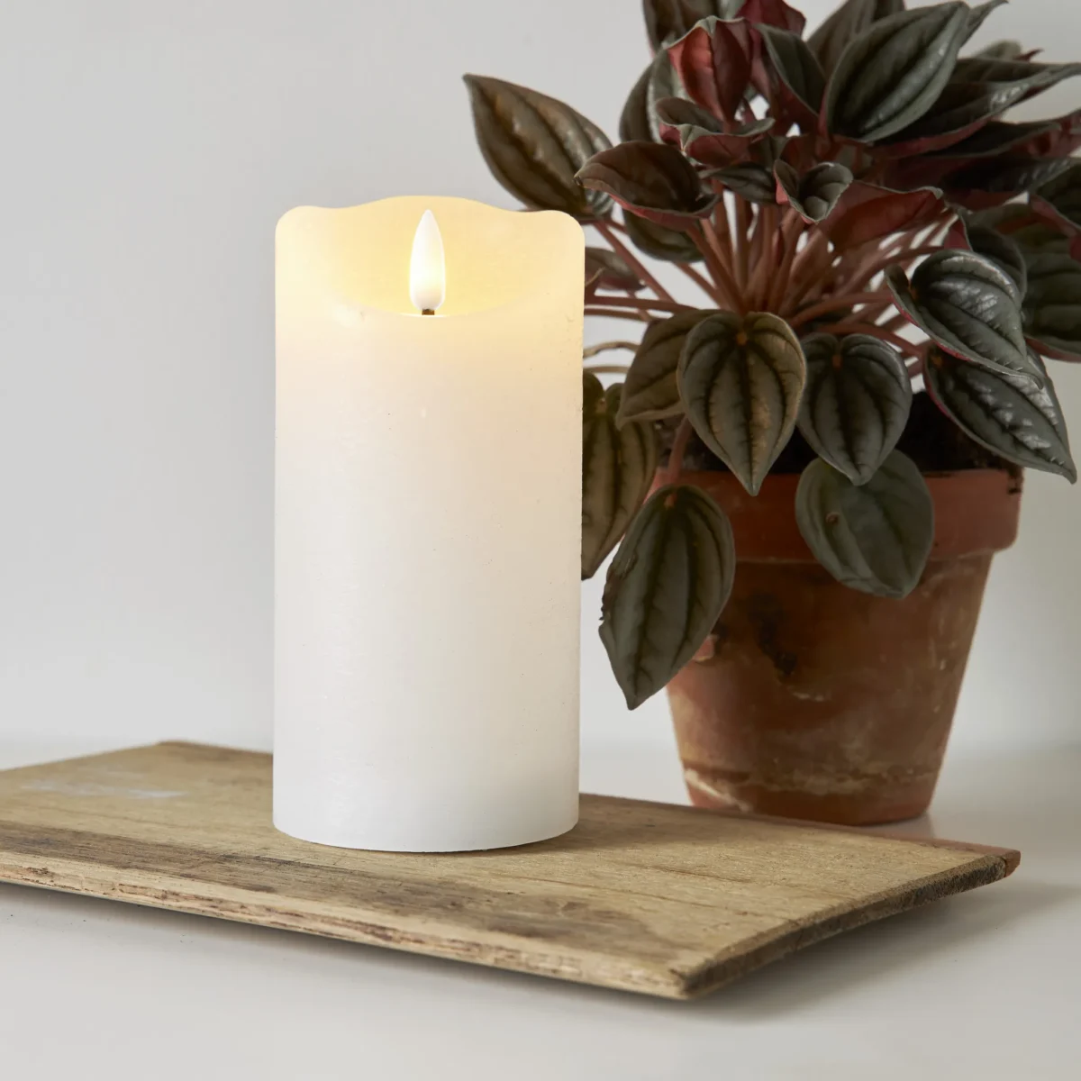 LED Echtwachs-Kerze "Flamme Rustic", weiß, 15x7.5cm, Timer – Bild 2