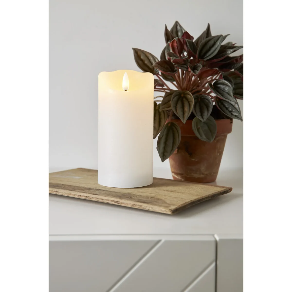 LED Echtwachs-Kerze "Flamme Rustic", weiß, 15x7.5cm, Timer – Bild 3