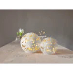 Deko-Glaskugel "Merry X-Mas", weiß, 12cm, Wintermotiv, innen Gold, Batterie – Bild 4