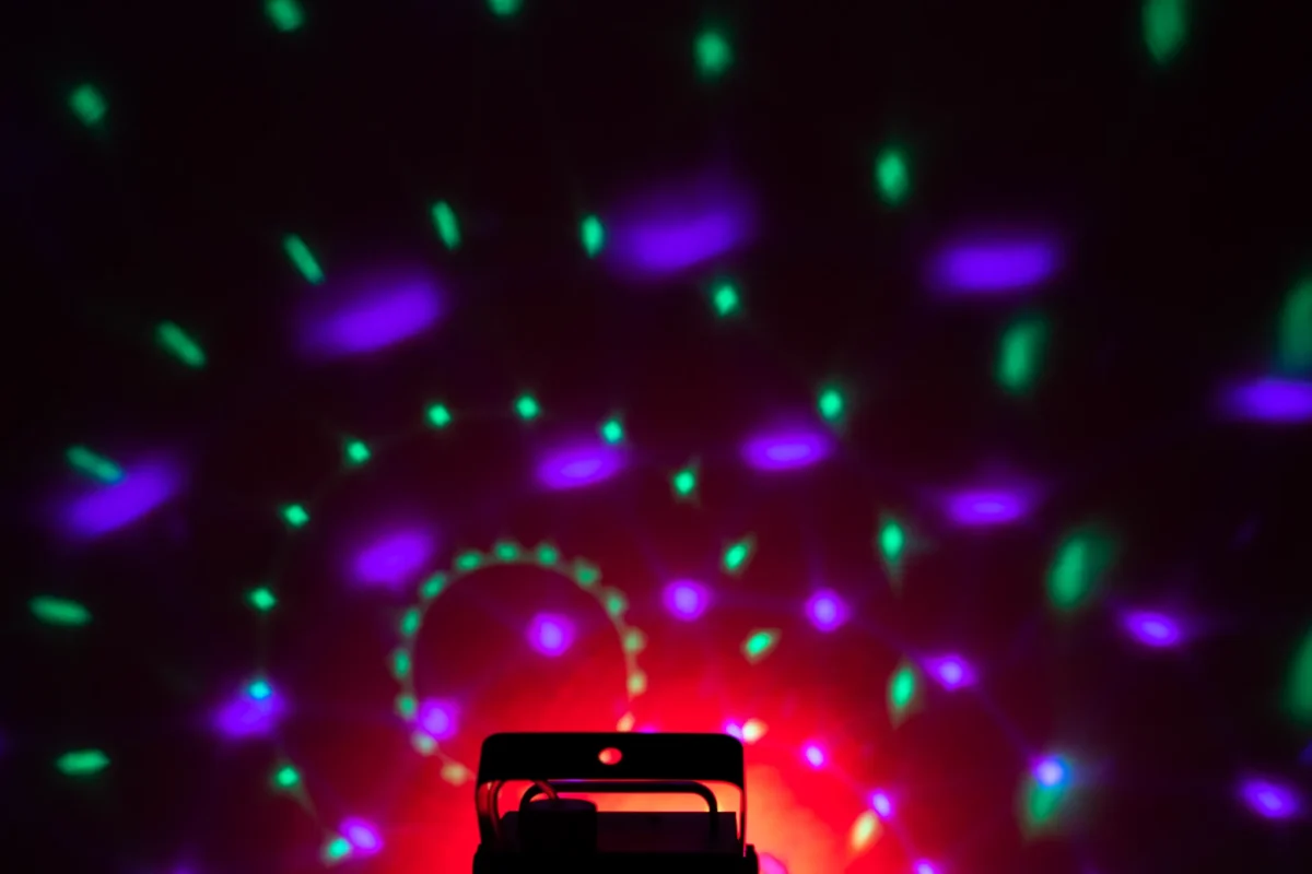 Nebelmaschine mit Lichteffekten IBIZA "FOGGY-ASTRO" 700W, inkl. Fernbedienung – Bild 2
