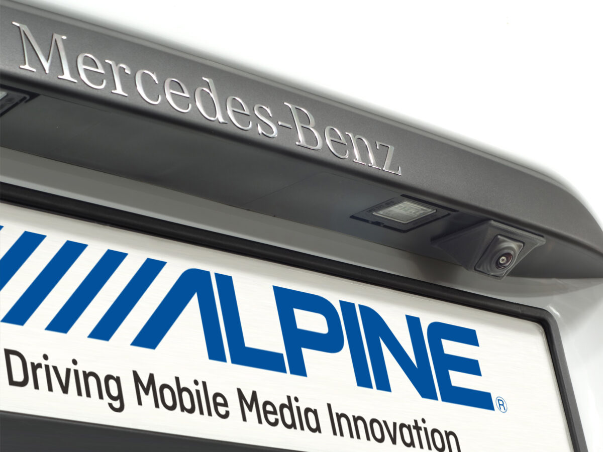 Alpine Rückfahrkamera-Einbau Kit für Mercedes Vito V447 – Bild 3